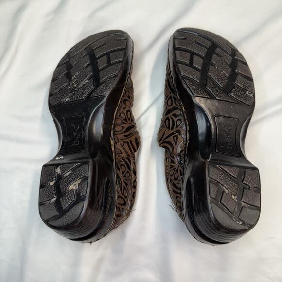 BORN B.O.C. PEGGY Coffee Brown Tooled Leather Nursing Work Clogs BC6630 US 8.5 - Picture 9 of 12